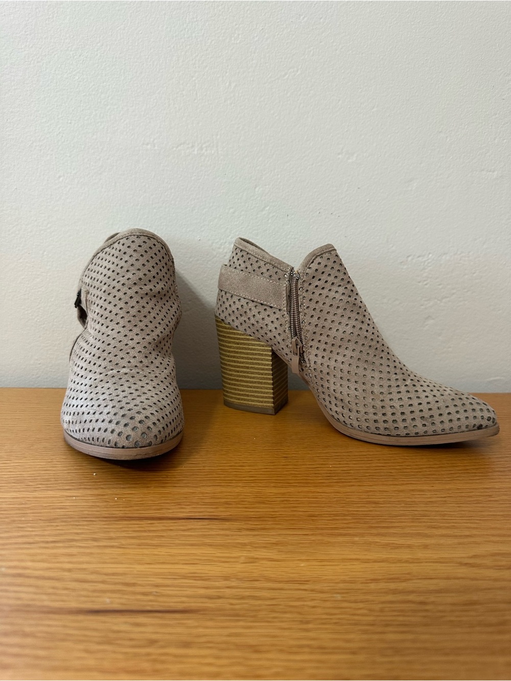 Herstyle Taupe Perforated Block Heel Ankle Booties Size 7 Buckle Zip